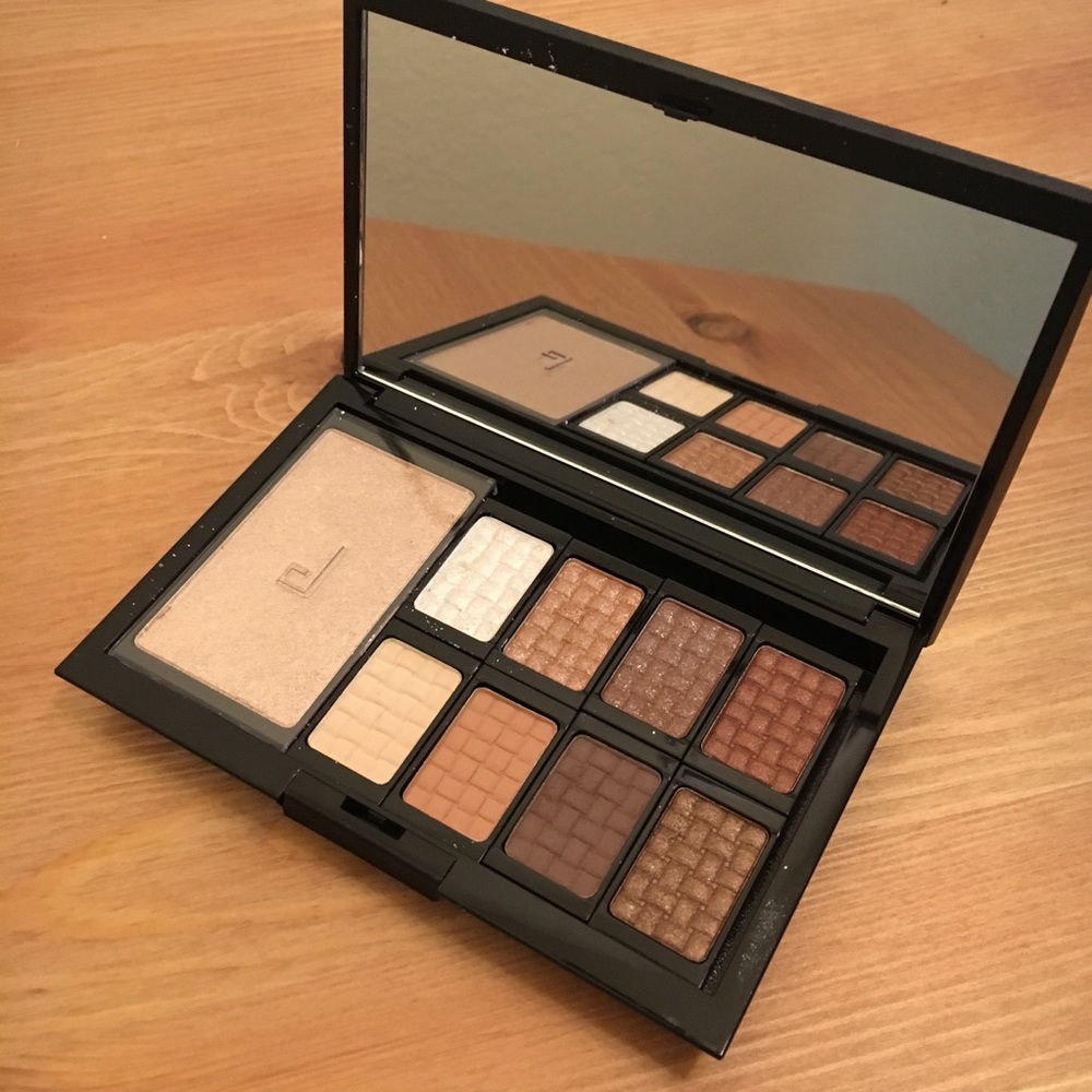 Doucce Eyeshadow Pro Palette